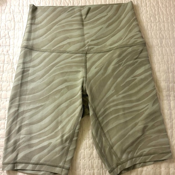 Lululemon Align Short 8" Size 4 - Picture 2 of 6